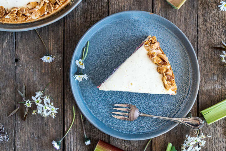Süße Frühlingstage - Rhabarber-Tarte mit Bayrischer Creme ...