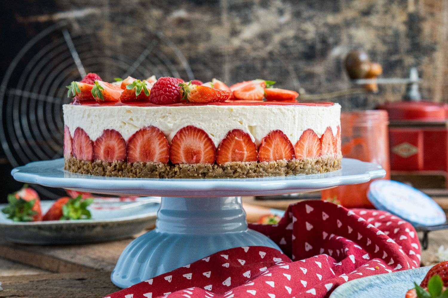 Ach du schöne Erdbeerzeit! - Erdbeer-Torte (ohne Backen) - mitliebezurtorte