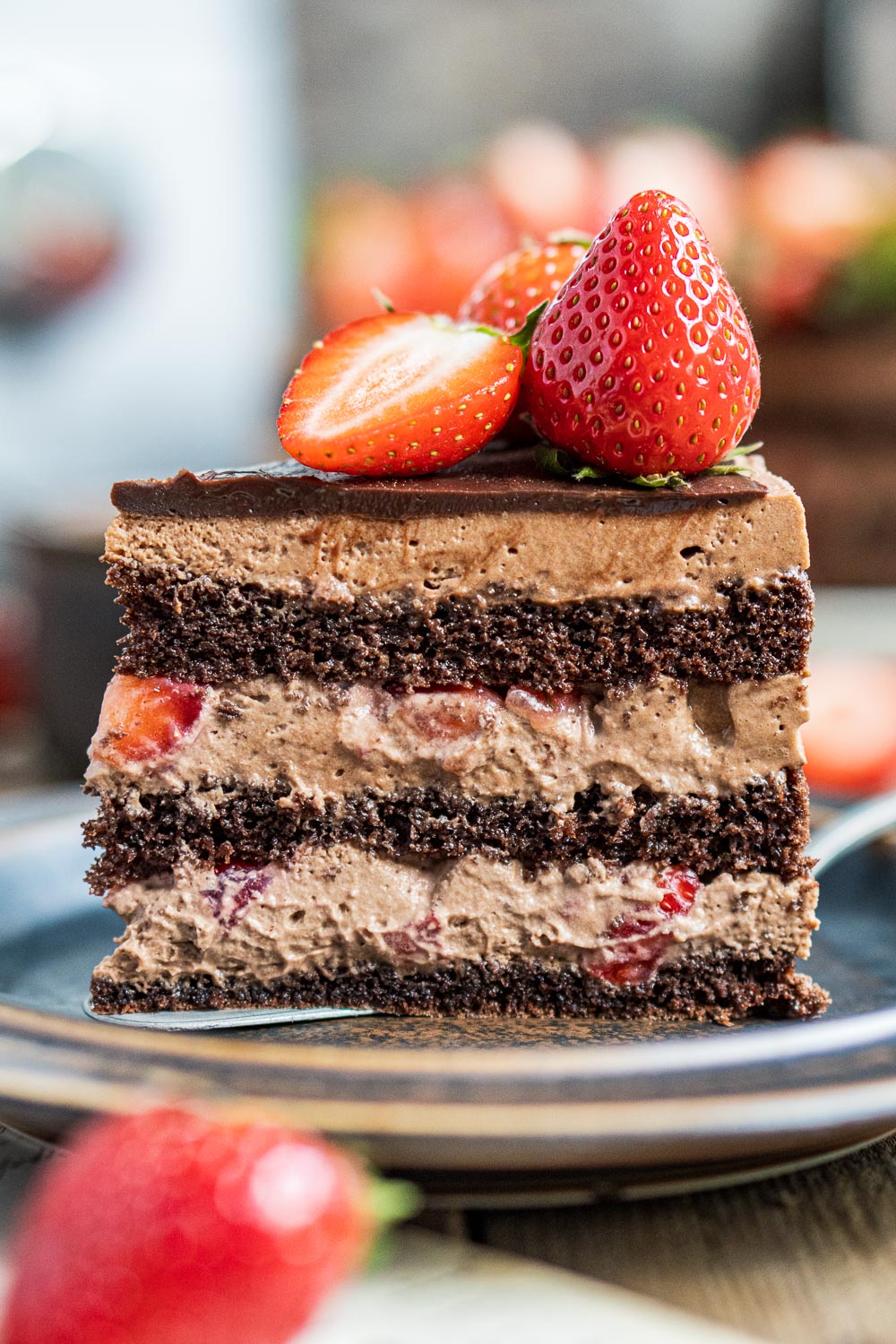 Süße Auszeit! - Schokomousse-Torte mit Erdbeeren - mitliebezurtorte