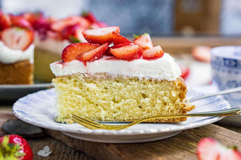 Wie auf Wolken! - Erdbeerkuchen mit Vanille-Chantilly - mitliebezurtorte